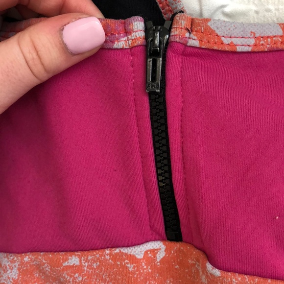 Workout Tank w Quarter Zip - Picture 5 of 6